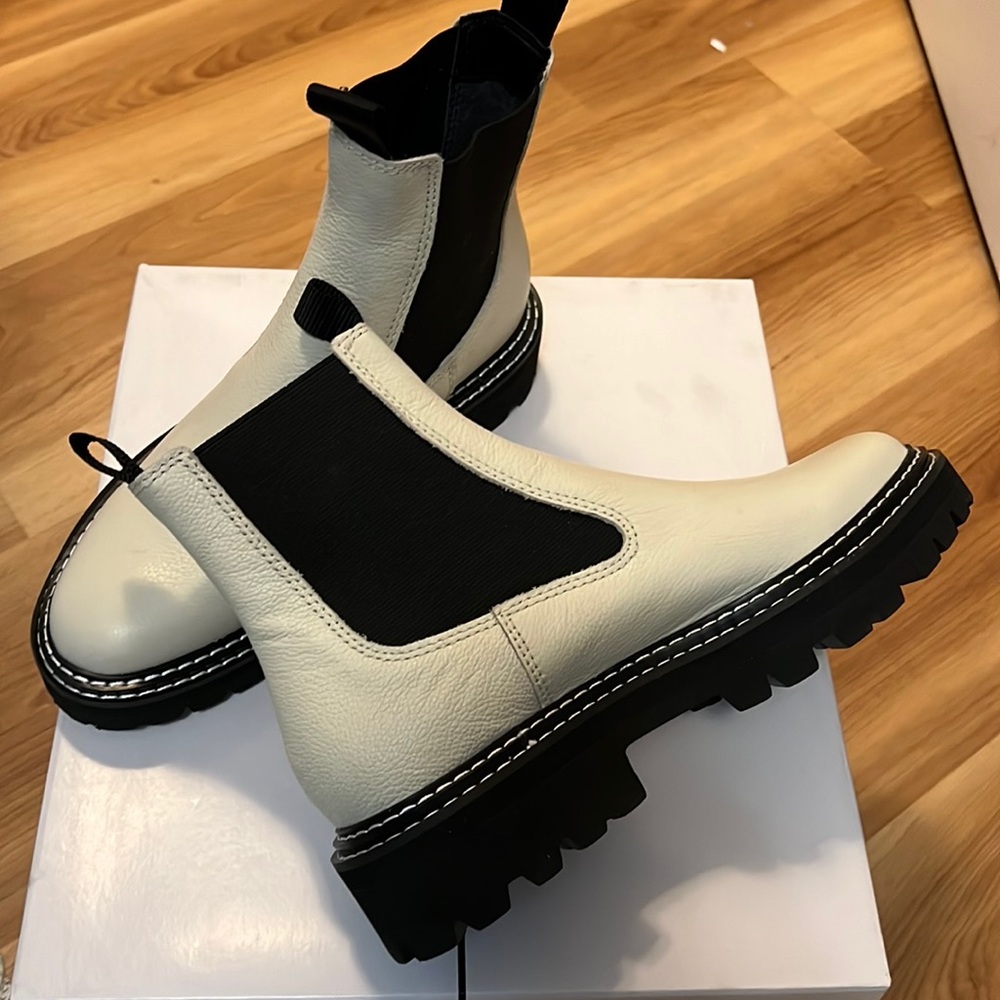 NEW Dolce Vita Moana ivory leather boots sz7